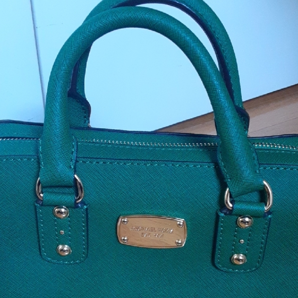 Michael Kors Green Saffiano Dome Satchel with Gold Hardware - Picture 2 of 12
